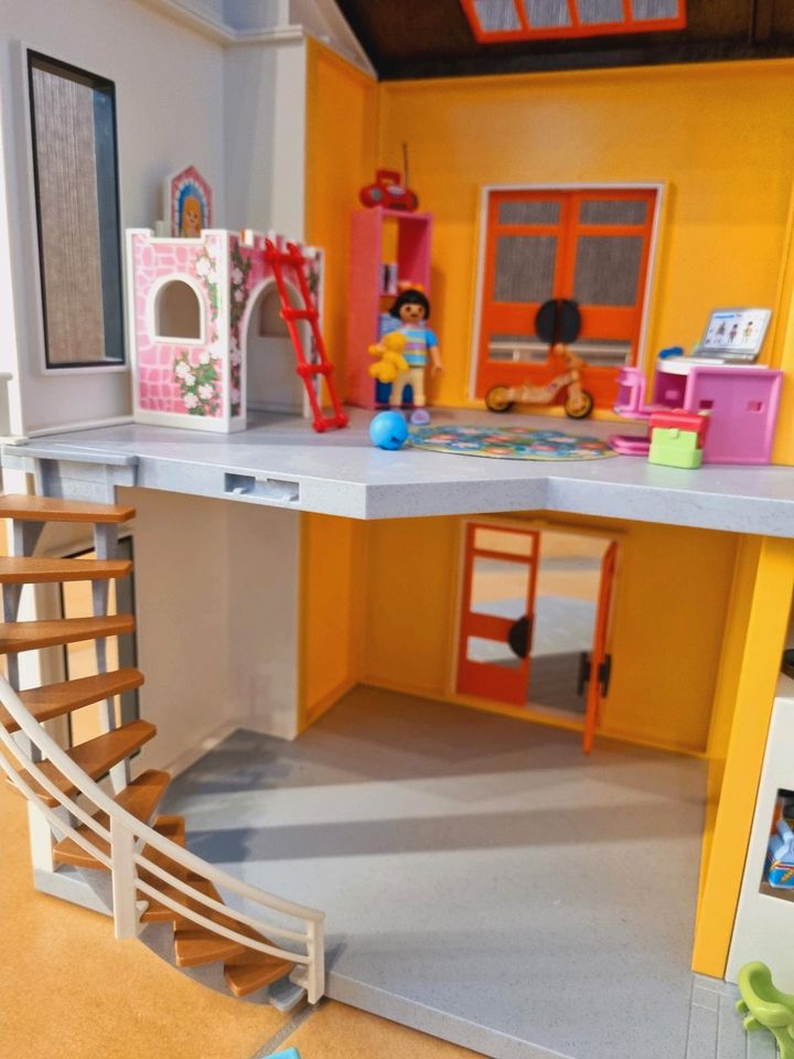 Playmobil City Life Haus mit Erweiterung in Bremerhaven