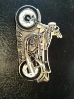 Pin Anstecknadel Kawasaki Z1 selten Metall Metal Z900 Nordrhein-Westfalen - Voerde (Niederrhein) Vorschau