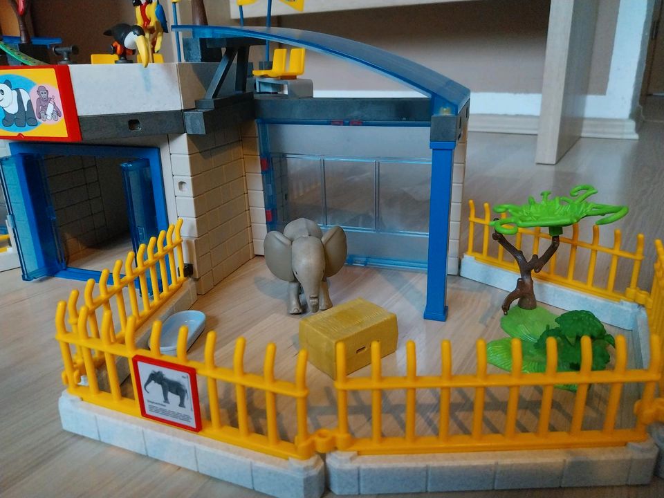 Playmobil Zoo mit div Zubehör in Teuchern