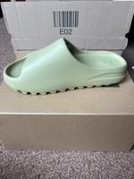 NEU Yeezy Slide resin EU46 US11 Berlin - Reinickendorf Vorschau