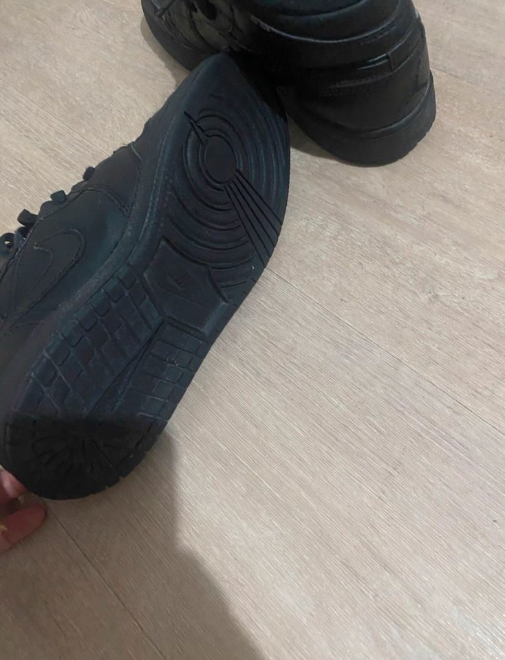 Air Nike Jordan Sport Schuhe Boots Damen Mädchen junger sneaker in Lochhausen