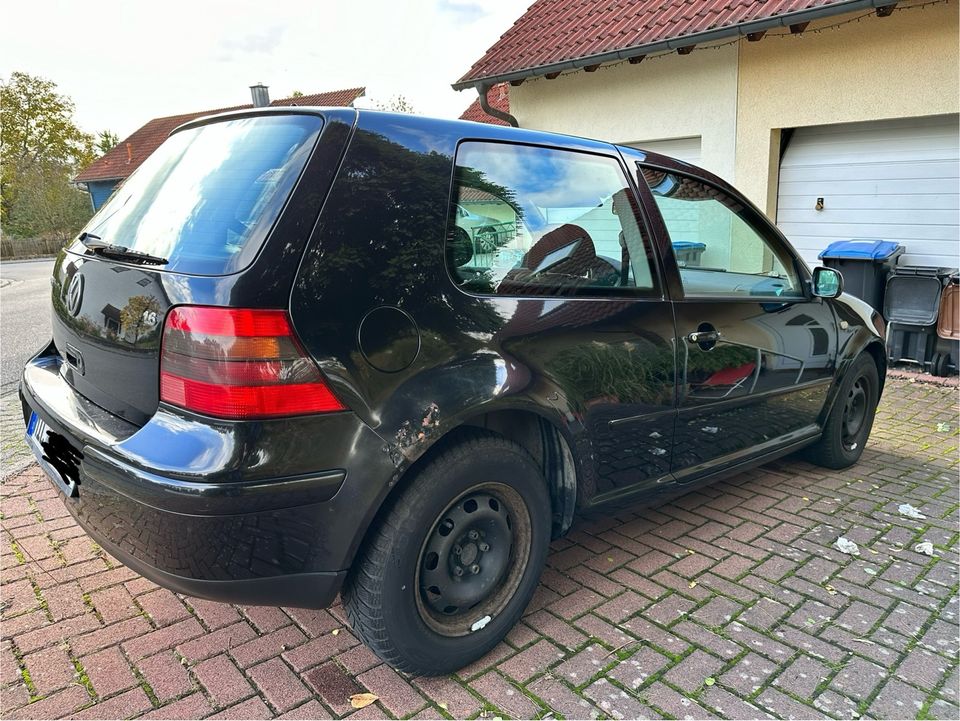 VW GOLF IV (4) 1.6 fahrbereit, ohne TÜV für Bastler in Obernburg