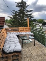 Wetterfeste Paletten Lounge mit outdoor Kissen und Gartentisch Frankfurt am Main - Bornheim Vorschau
