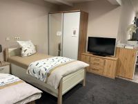 Schlafzimmer / Jugendzimmer / Komplettset Niedersachsen - Westoverledingen Vorschau