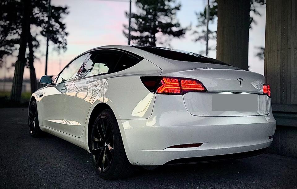 Tesla Model 3 SR 2023 Refresh | 1.HAND | Garantie bis 2031 | TOP in München