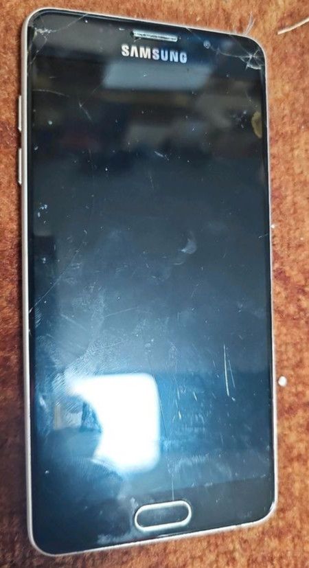 Handy Samsung A3 defekt zur Ersatzteilgewinnung /K3 in Frohburg