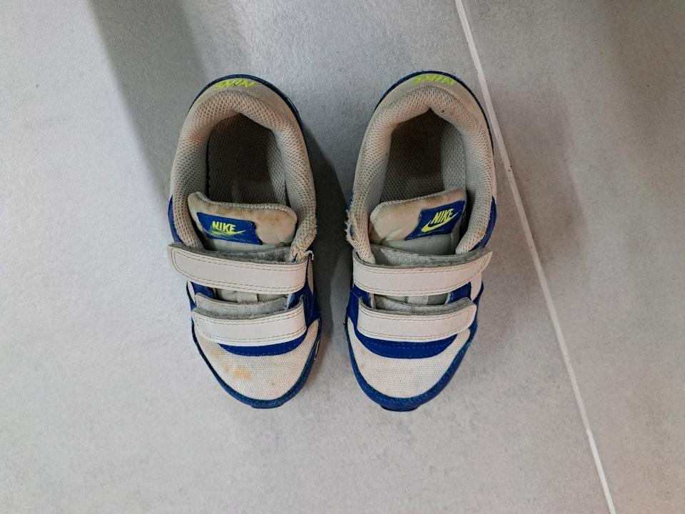 Nike Sneaker Schuhe Halbschuhe Gr. 27,5 Räuberschuh in Bretzfeld