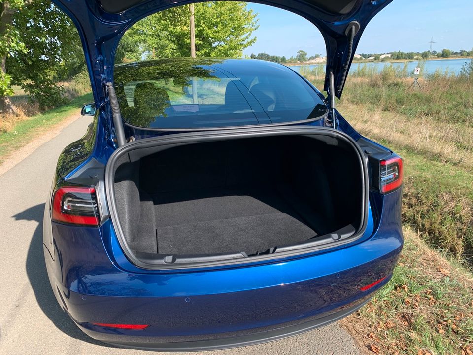 Tesla Model 3 LR, Facelift 2021, AHK, Blue Metallic, Winterreifen