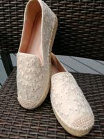 ausgefallene Sommerschuhe mit gestickten Blüten,weiß/creme /gold Nordrhein-Westfalen - Herzogenrath Vorschau