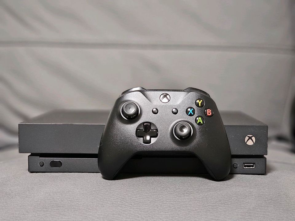 Xbox One X 1TB (neuwertig) mit Orig.Verpackung in Kirchheim unter Teck