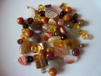 Perlen Bastelperlen verschiedene Formen, Größen braun Brauntöne Sachsen-Anhalt - Schkopau Vorschau