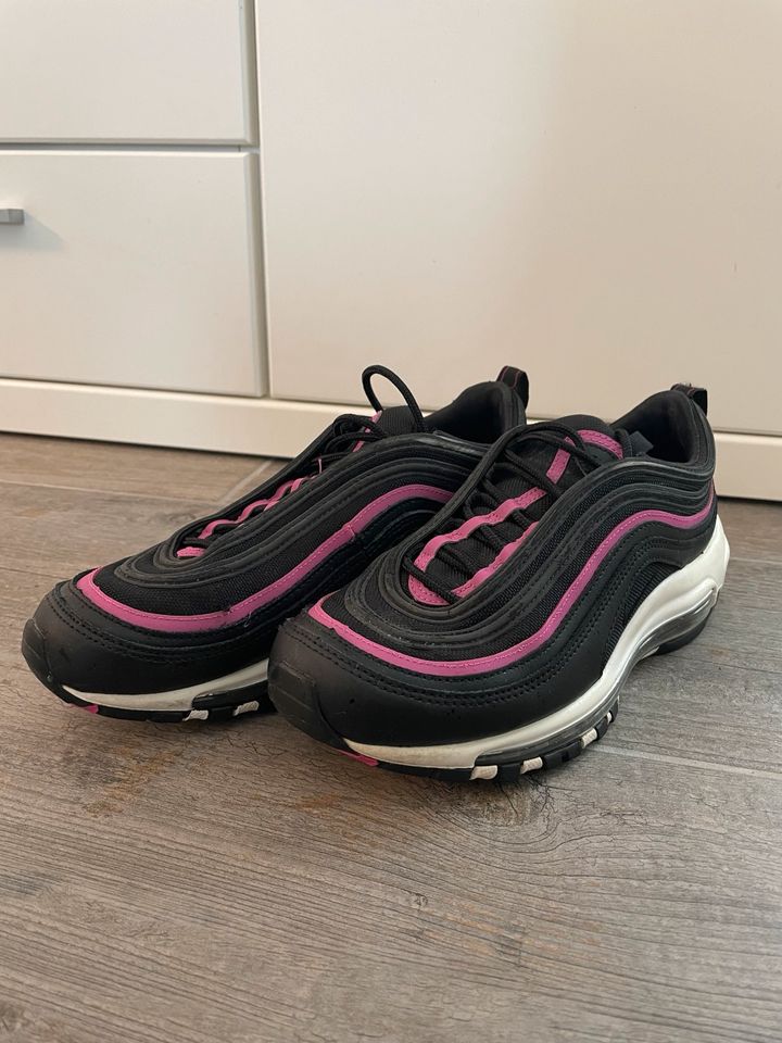 Nike 97er schwarz/pink in Großenbrode