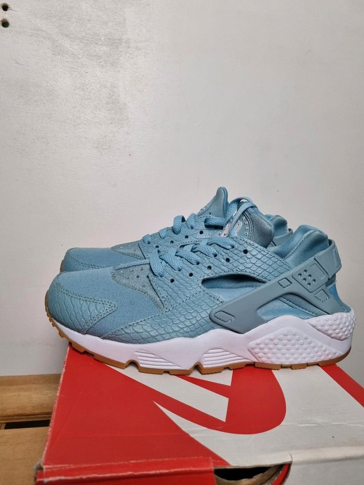 NEU - SIZE 38 - NIKE HUARACHE RUN SE SNEAKER BABYBLAU in Hanau