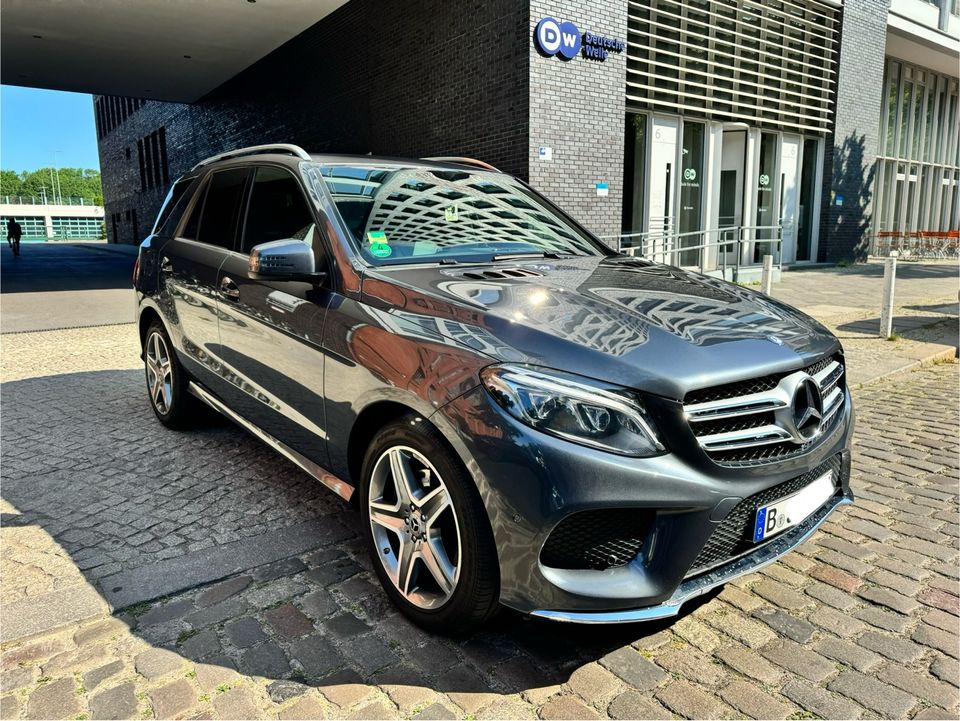 Mercedes Benz GLE 350d 4Matic//AMG Line//Softclose/ Apple CarPlay in Berlin
