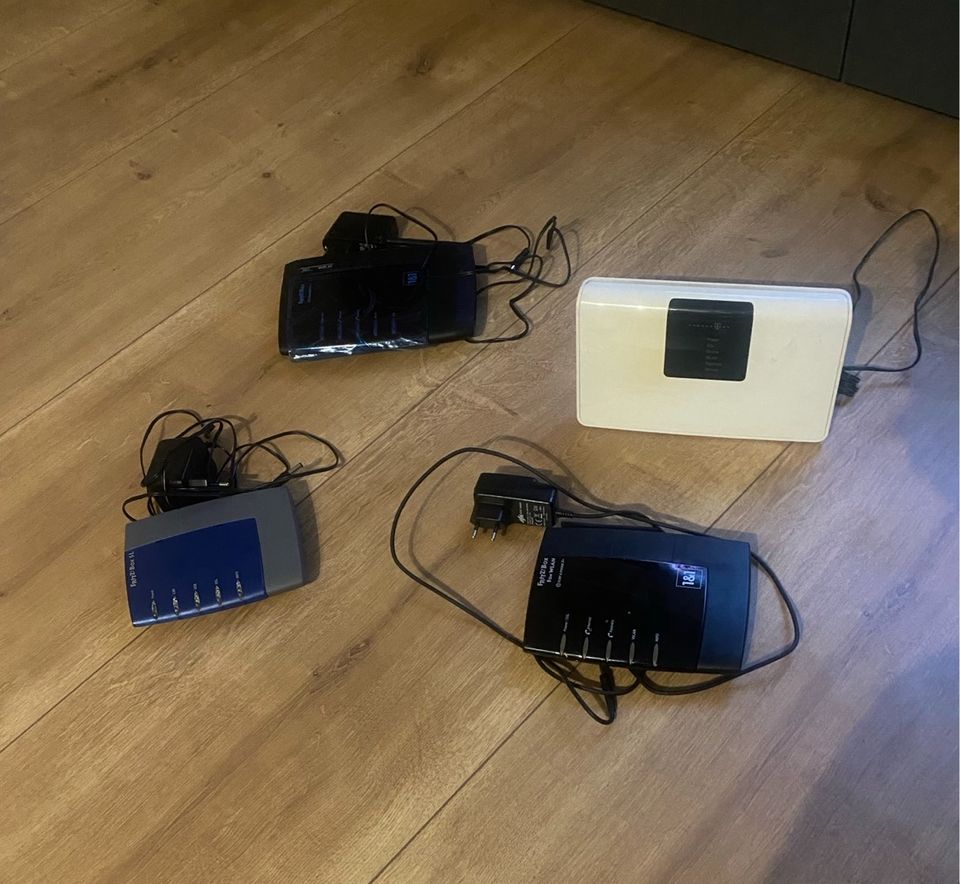 FRITZ!Box, Fritzbox, Telekom speedboard, Wlan Router Preis für Al in Köditz