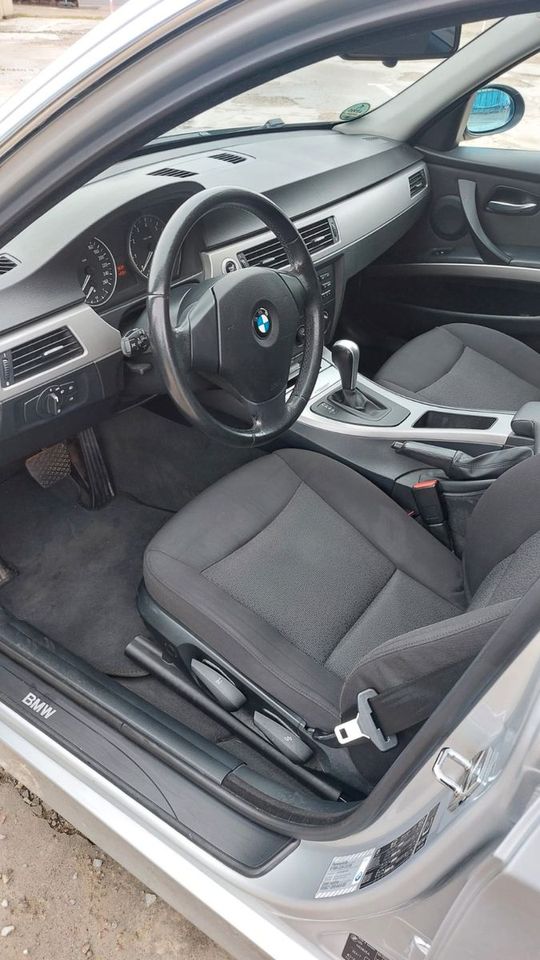 BMW 325i  E90 TÜV 3/25 Automatik,Sitzheizung,Xenon in Verden