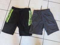 2 Kurze Hosen Shorts Jungen Gr. 134 schwarz mit Aufdruck und grau Baden-Württemberg - Kappelrodeck Vorschau