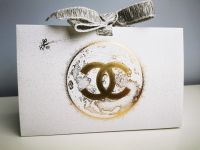 CHANEL Luxuriöre Geschenk-Verpackung mit Goldprägung Hessen - Erzhausen Vorschau