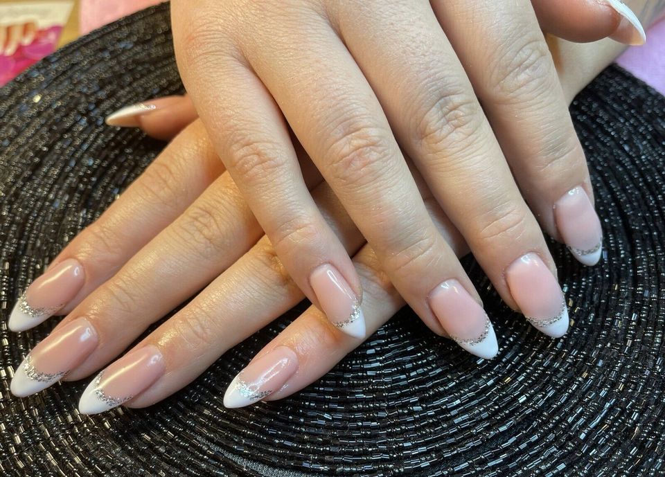 Nageldesign, Wimpernverlängerung, Microneedling Schulung in Grebenau