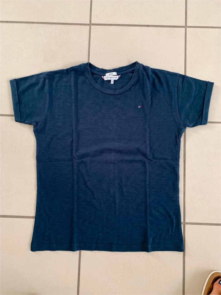 T-Shirt Tommy Hilfiger Gr. 152 gut in Oerlinghausen