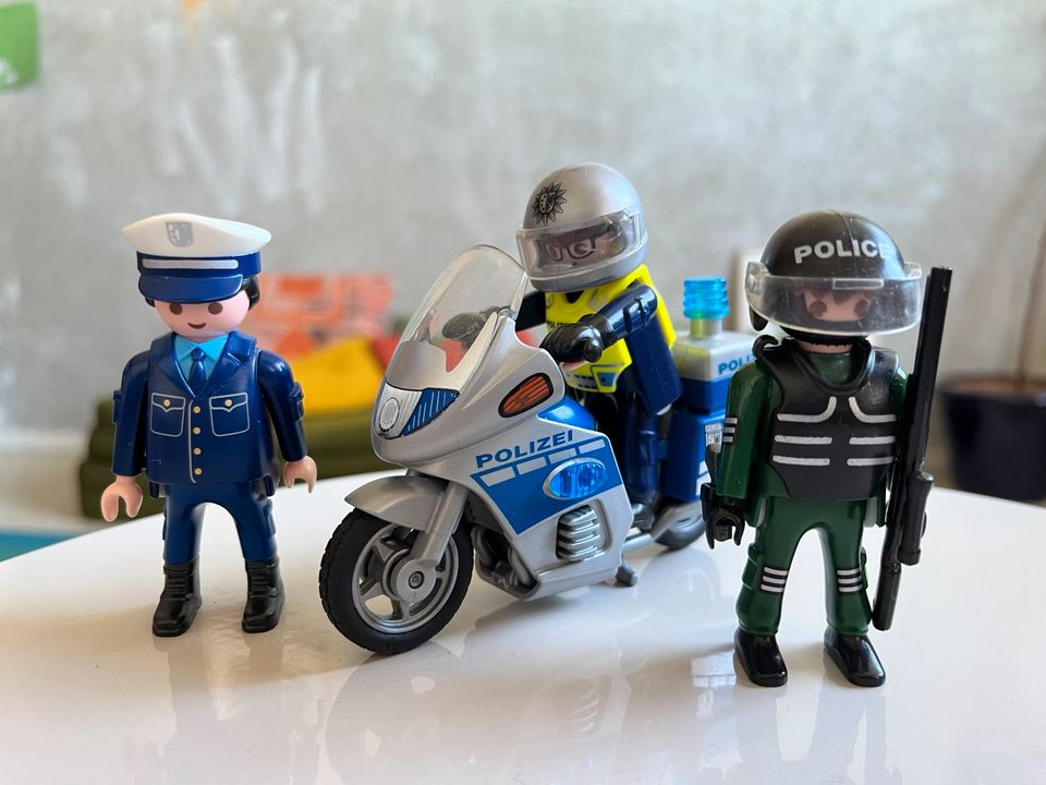 Playmobil Polizei Motorrad Polizisten Set in Berlin