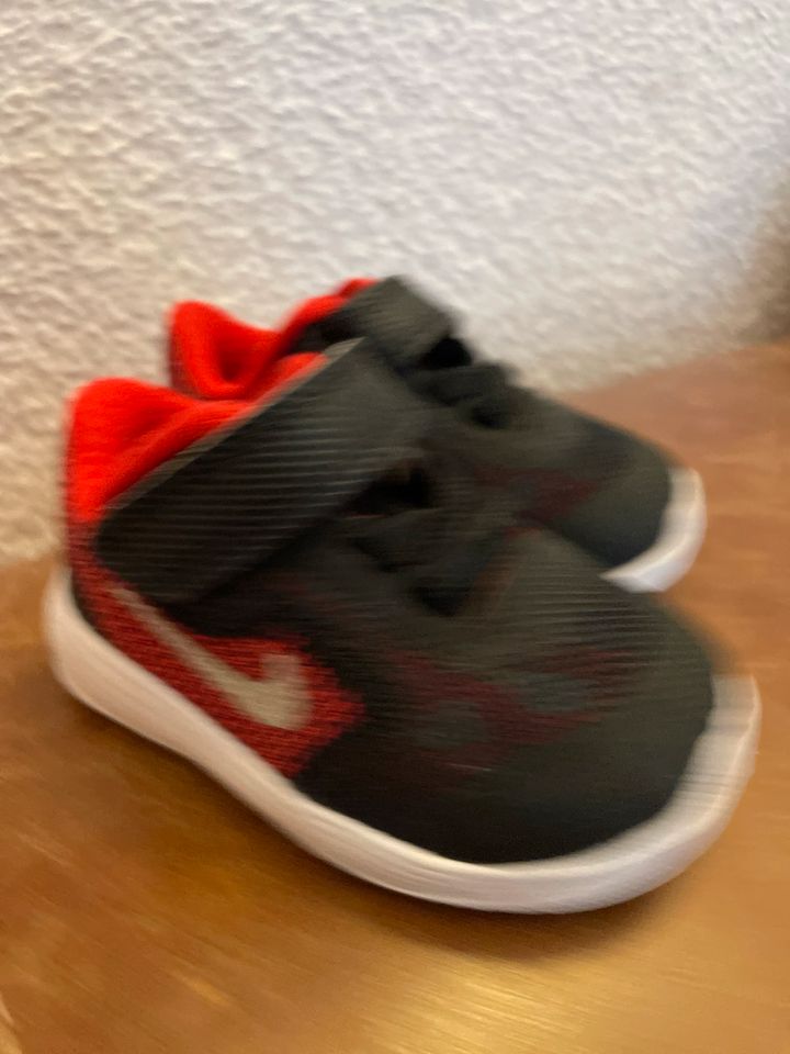 Nike Babyschuhe Gr.17 in Marburg