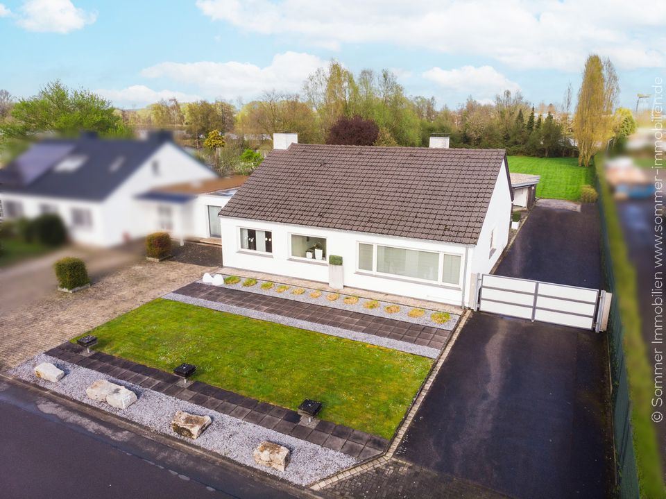 Eleganz und Komfort vereint: Stilvoller Bungalow mit Pool und Gartenparadies in Kleve