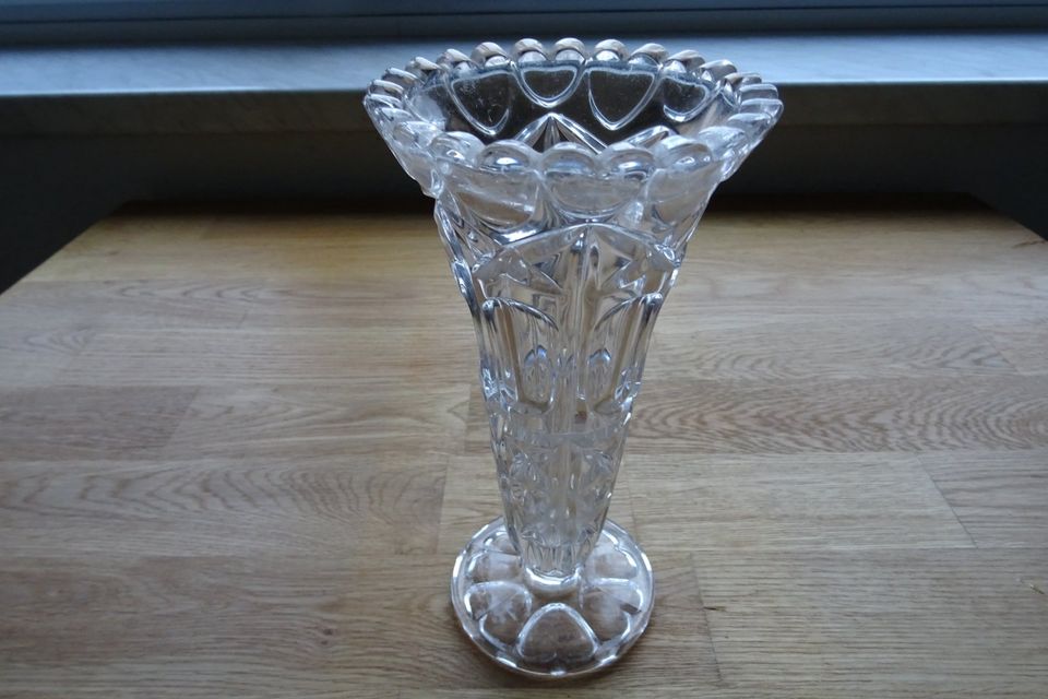 Vase aus Glas / ca. Ø 10,5 x 20,5cm (B x H) in Lübeck