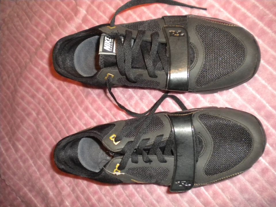 Nike Air Max schwarz/gold Gr.42 Damen ungetragen in Magdeburg