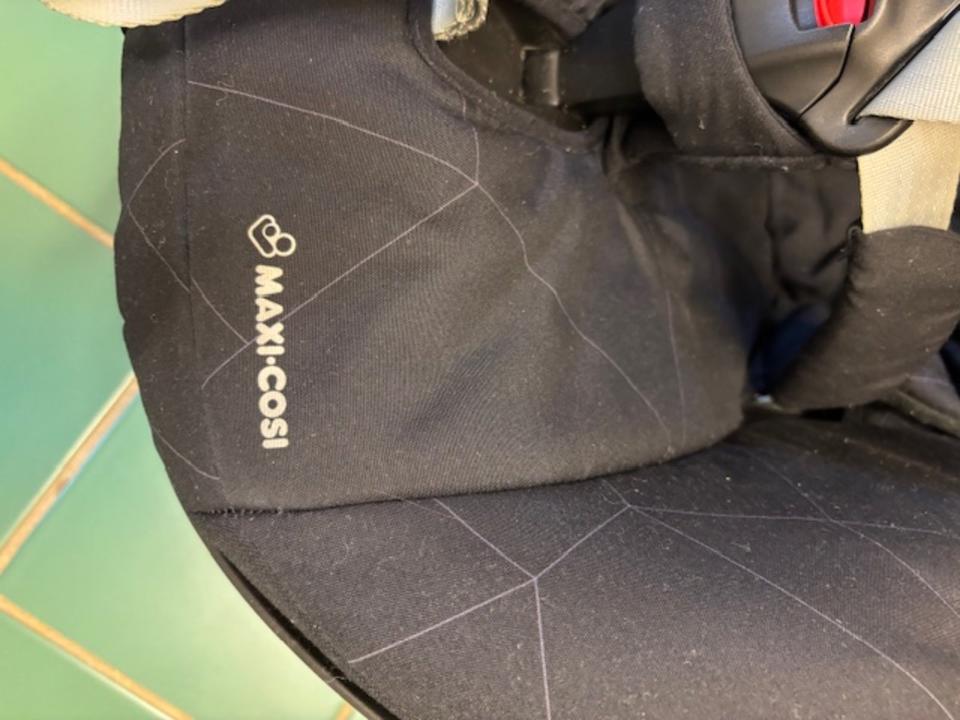 Babyschale, Kindersitz + Basis Maxi-Cosi, Set, Zustand exzellent in Frankfurt am Main