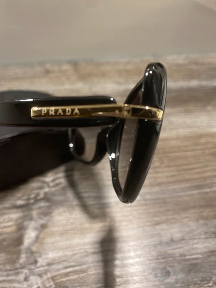 Schwarze Prada Sonnenbrille in Thedinghausen