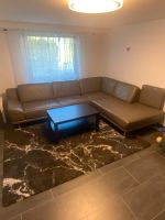 Ecksofa/Couch in Leder mit Teppich und Tisch Nordrhein-Westfalen - Mülheim (Ruhr) Vorschau