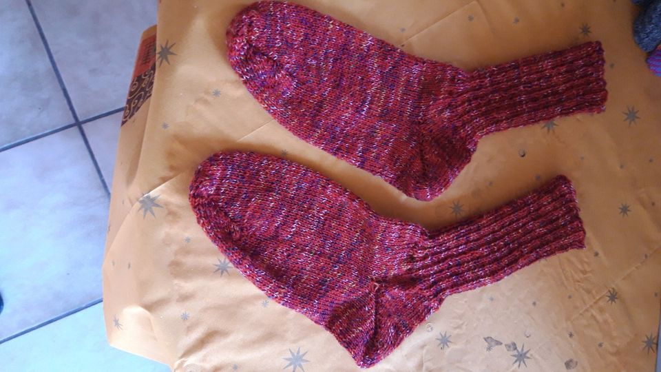 Selbstgestrickte Socken in Fürth