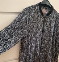 Blouson, Größe 40, schwarz/weiß, mit Seitentaschen von S. Oliver Bayern - Mainburg Vorschau