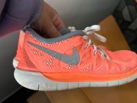 Nike Turnschuhe, Schuhe, Sneaker Gr. 37,5 Nordwestmecklenburg - Landkreis - Grevesmuehlen Vorschau