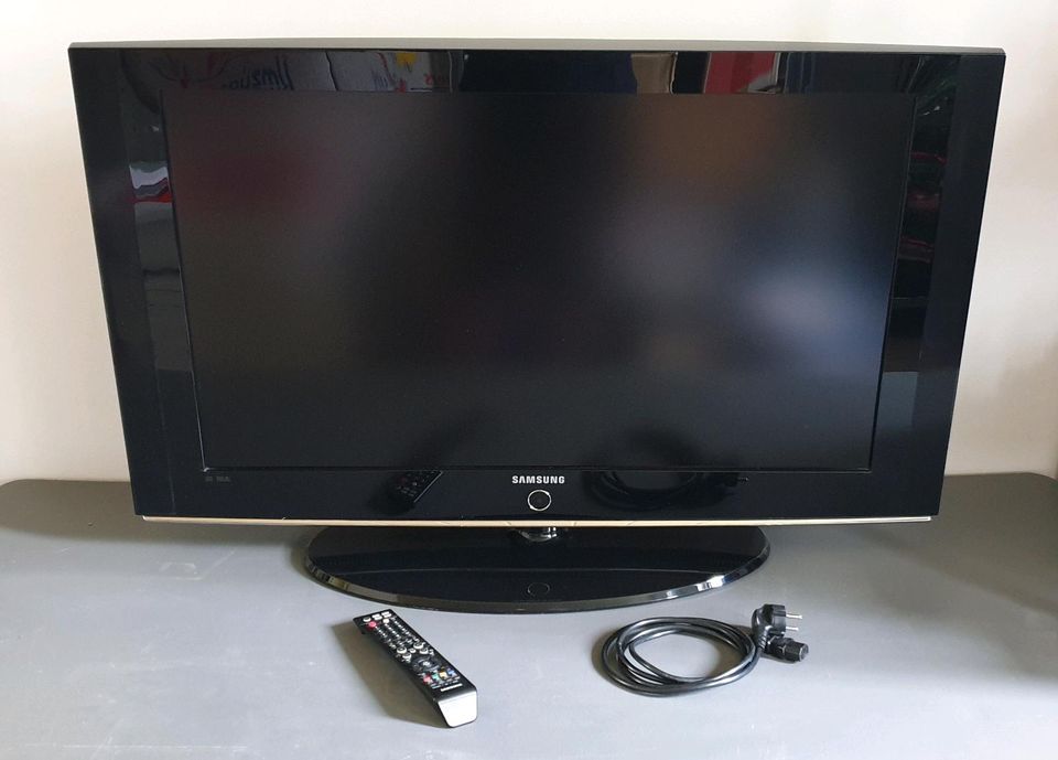 Samsung 37" TV Flachbildfernseher in Welden