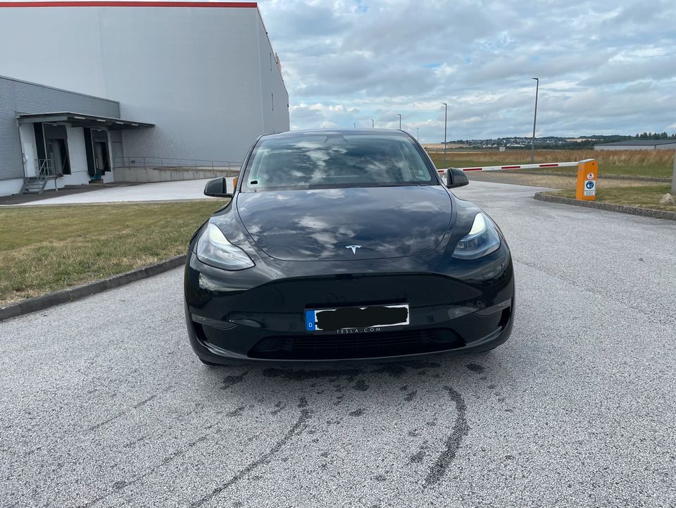 Tesla Model Y Long Range LR MiC 20“ Induction AHK Schwarz Schwarz in Düsseldorf