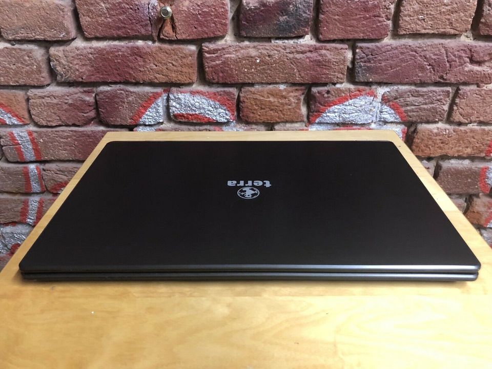 Laptop TERRA gebraucht Top Zustand WIN 10 Pro in Kassel