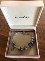 Pandora Armband mit 9 Charms Silber in Geschenkbox , wie neu! Hessen - Neuhof Vorschau