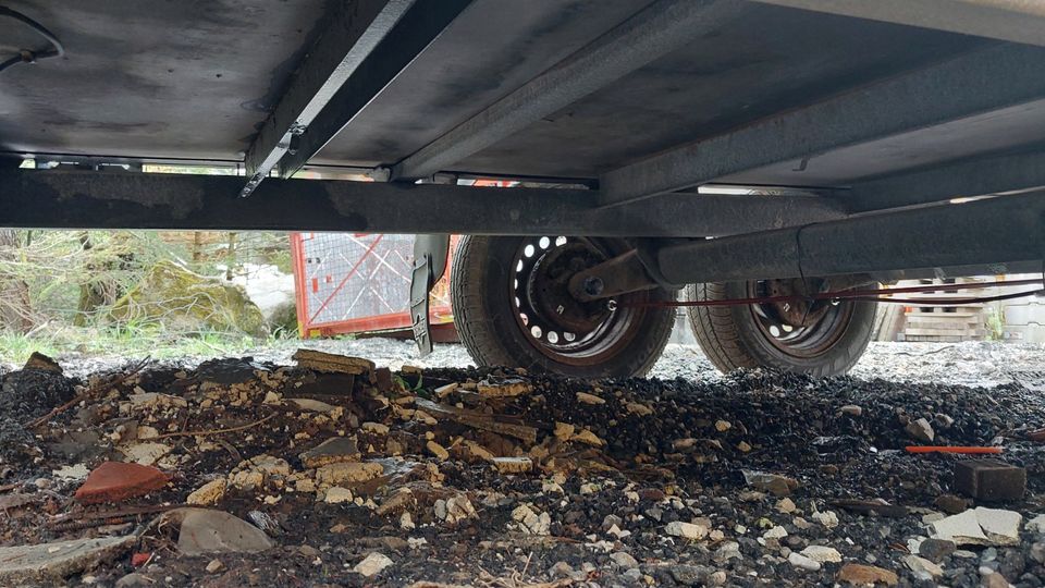 Anhänger Tandemachse m. Langmaterialgestell, NL 1,9t, ZulGG 2,5t in Bad Bayersoien