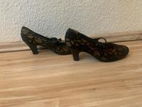 Pumps Schuhe schwarz mit Blumen Ana Bonilla Größe 40 Berlin - Rudow Vorschau