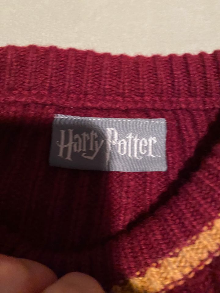 Harry potter Pullover Gryffindor 100 % wolle ungetragen in Frankfurt am Main