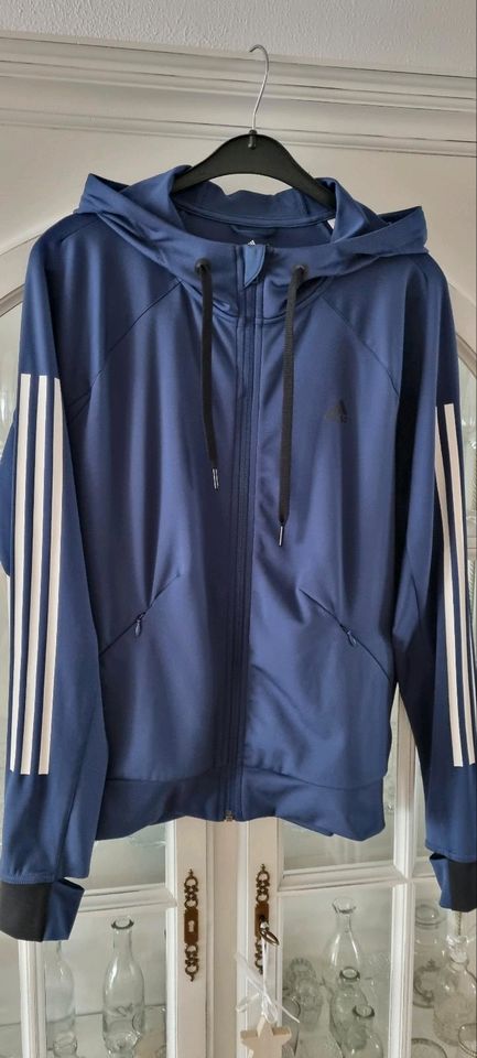 Leichte Kapuzenjacke von adidas in Gr.M in Raubling