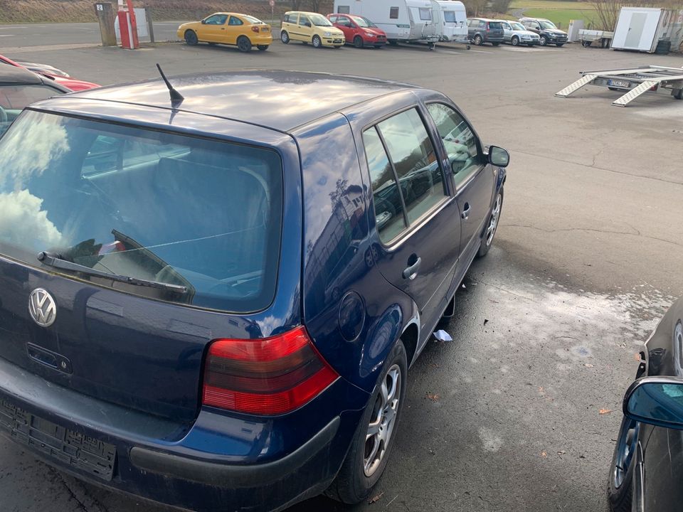 Teile für Volkswagen Golf 4 in Laubach