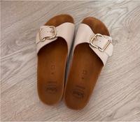 Scholl Sandalen Birkenstocks 38 Schuhe Clogs mit schnalle Gold Sachsen-Anhalt - Halle Vorschau