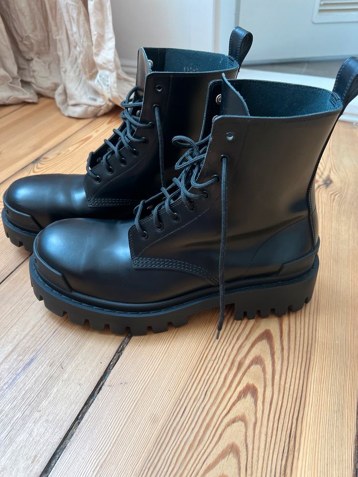 BALENCIAGA Strike Boots Größe 41 in Berlin