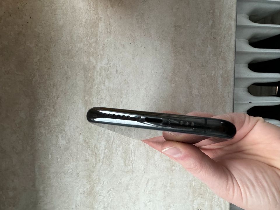 iPhone 11 Pro, 256 GB, Top Zustand, viel Zubehör in Hamburg