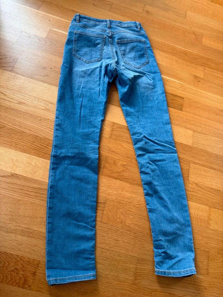H&M Slimit Jeans Größe 36 in Unterhaching