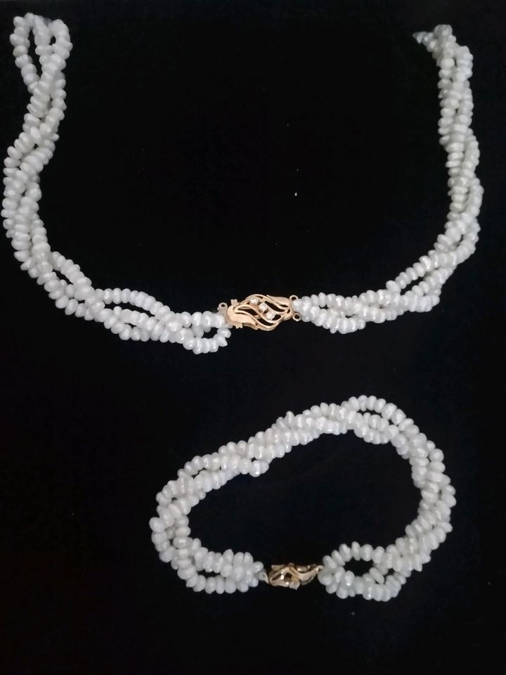 Set von Original perlen mit Broch 18 Karat Gold in Oberhausen