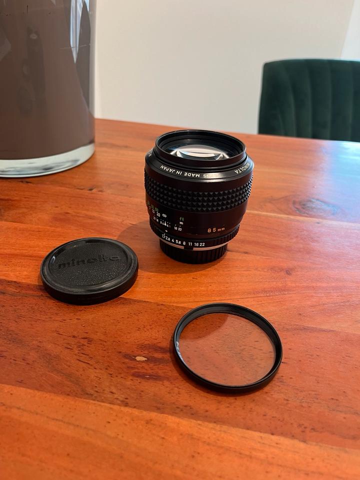 Minolta MC Rokkor 85mm F1.7 Analogobjektiv Kamera Linse MC/MD in Winzer